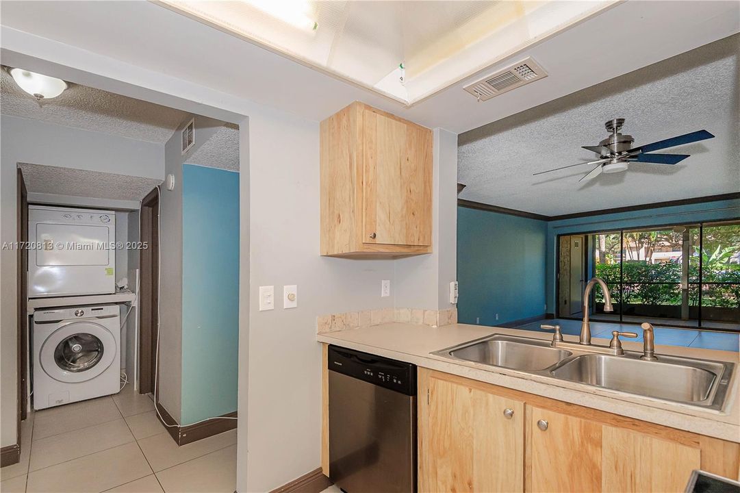 For Sale: $259,900 (2 beds, 2 baths, 1100 Square Feet)