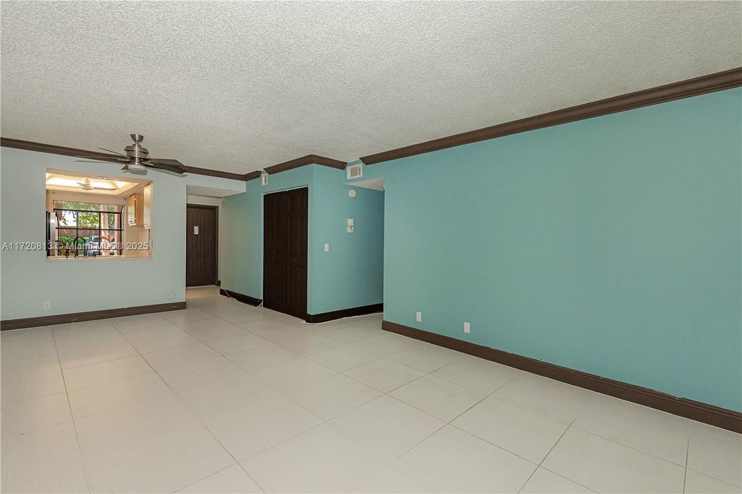 For Sale: $259,900 (2 beds, 2 baths, 1100 Square Feet)