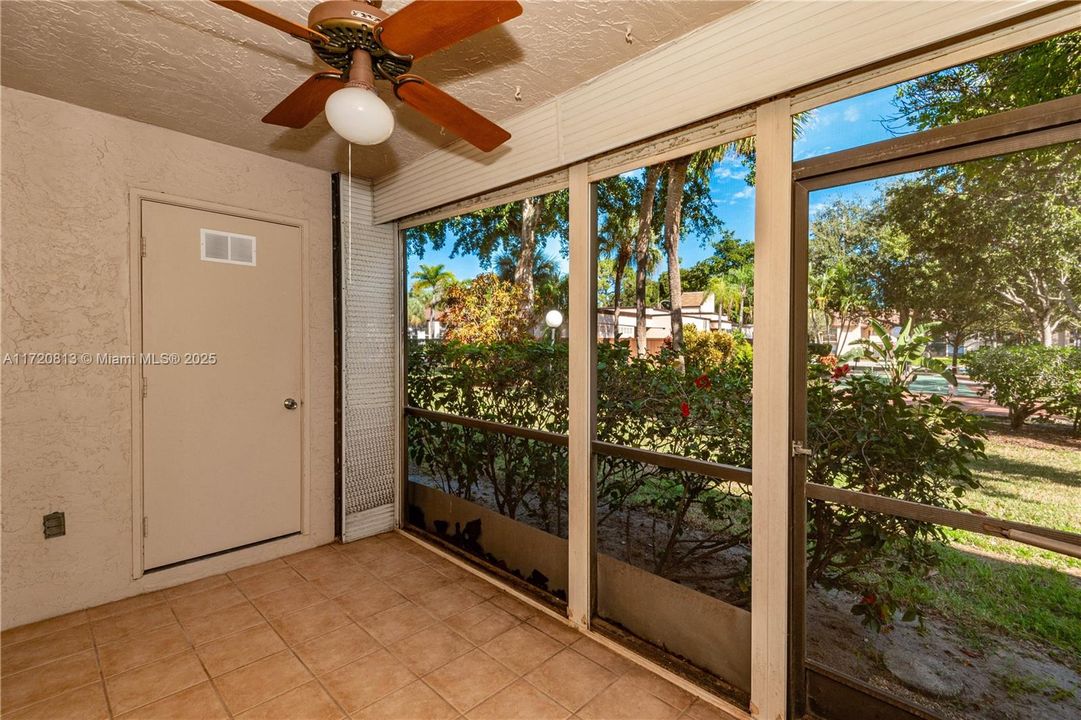 For Sale: $259,900 (2 beds, 2 baths, 1100 Square Feet)