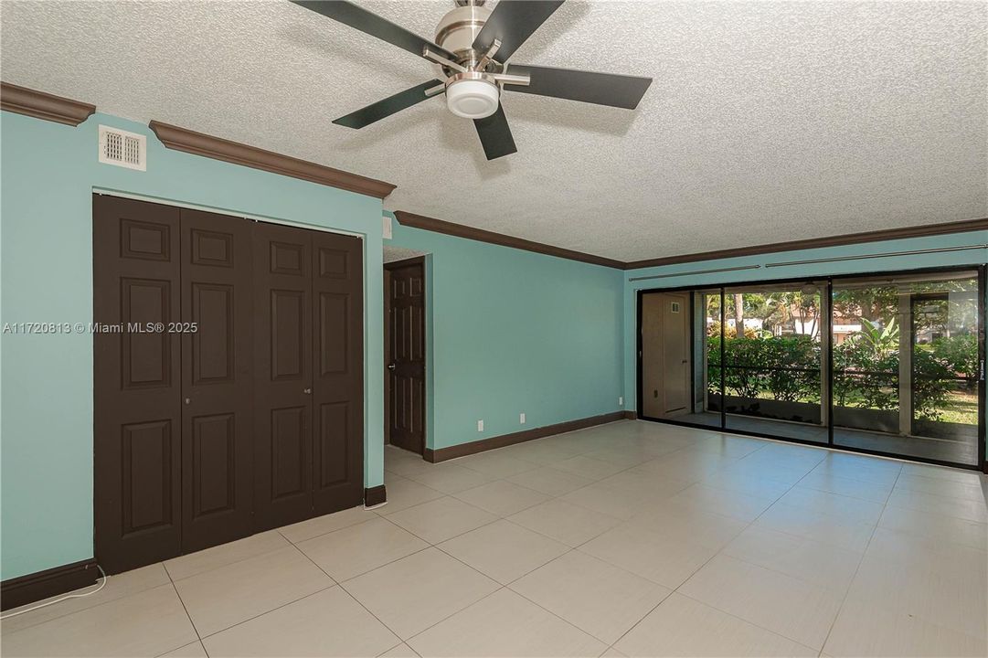 For Sale: $259,900 (2 beds, 2 baths, 1100 Square Feet)