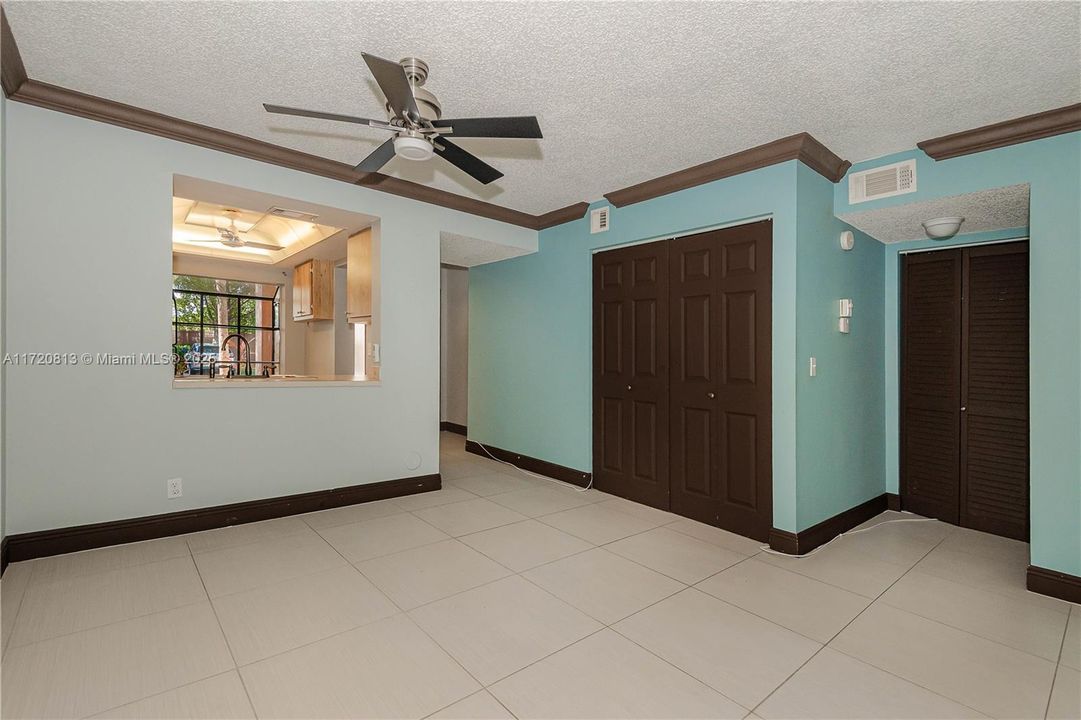 For Sale: $259,900 (2 beds, 2 baths, 1100 Square Feet)