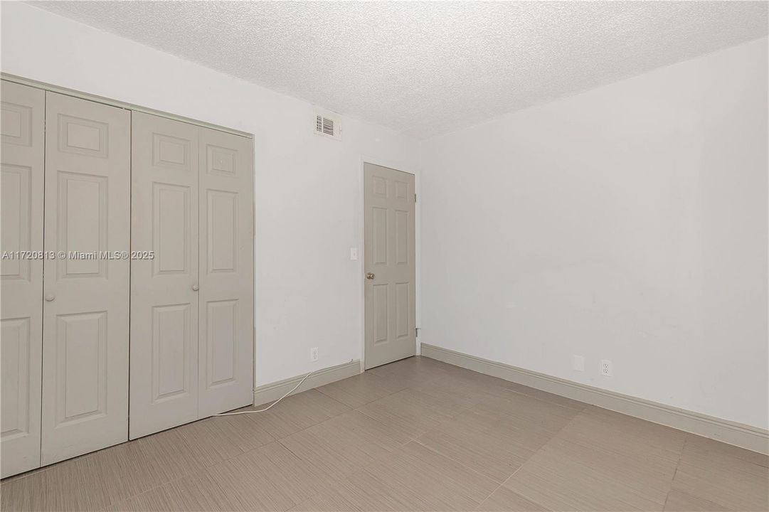 For Sale: $259,900 (2 beds, 2 baths, 1100 Square Feet)