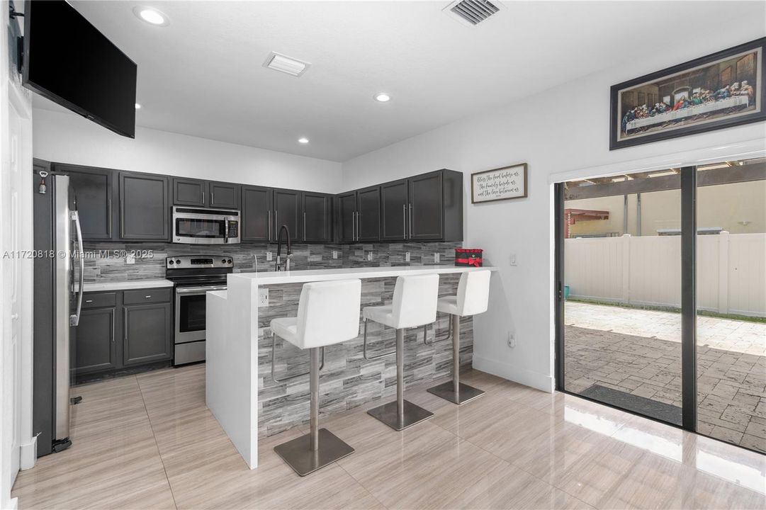 For Sale: $570,000 (3 beds, 2 baths, 1574 Square Feet)