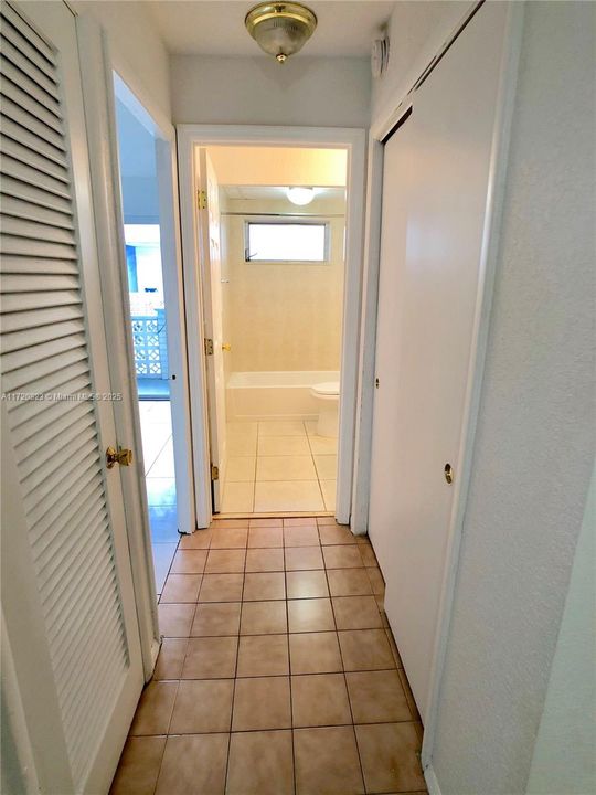 For Sale: $277,900 (1 beds, 1 baths, 667 Square Feet)