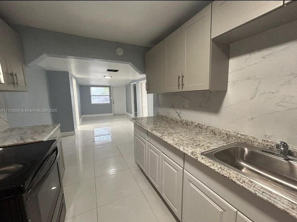 For Rent: $2,650 (3 beds, 2 baths, 966 Square Feet)