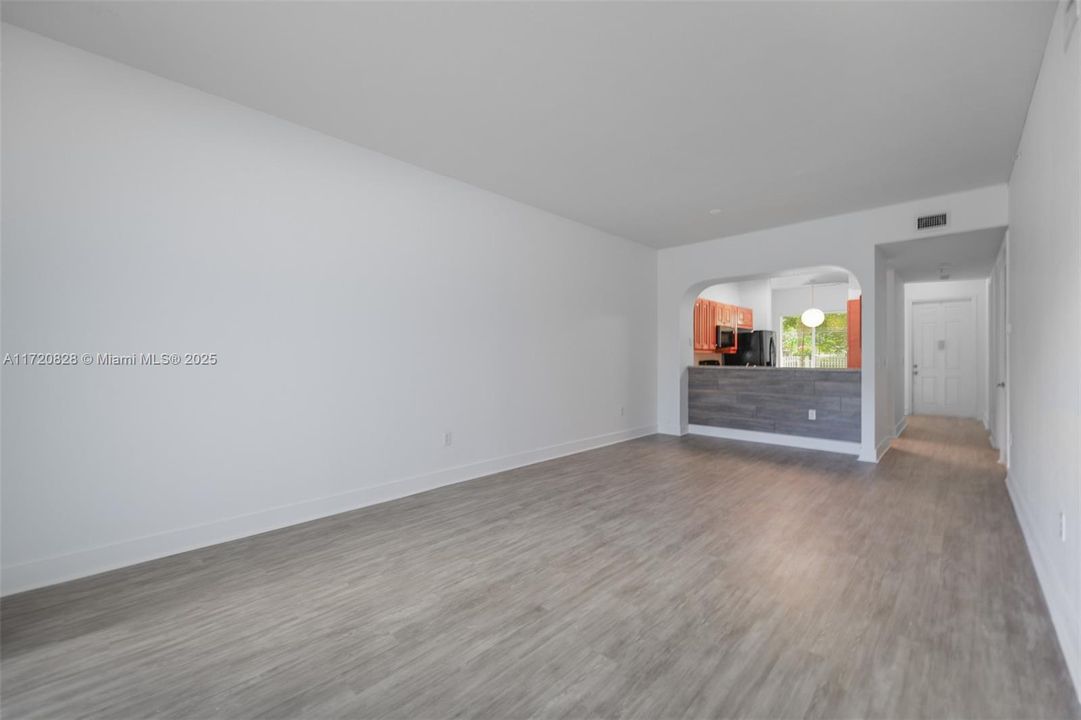 For Sale: $330,000 (2 beds, 2 baths, 1146 Square Feet)