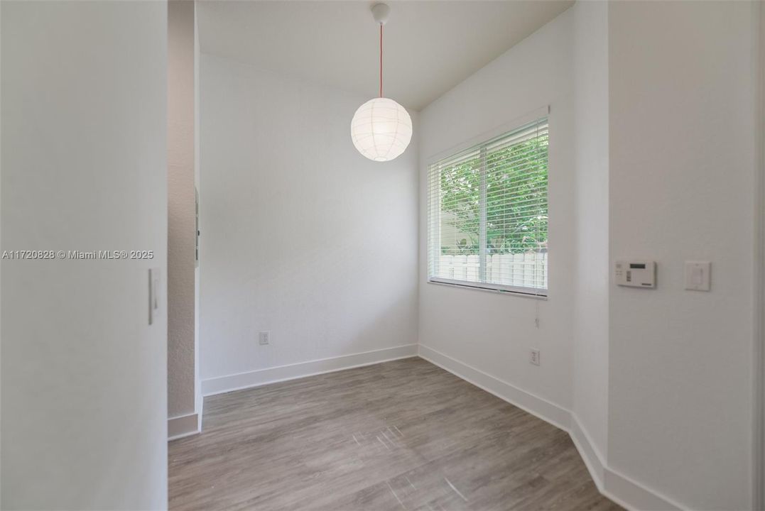 For Sale: $330,000 (2 beds, 2 baths, 1146 Square Feet)