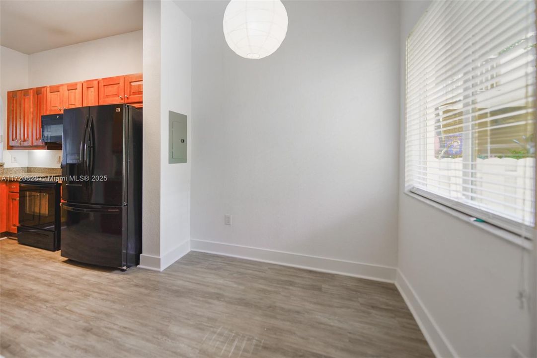 For Sale: $330,000 (2 beds, 2 baths, 1146 Square Feet)