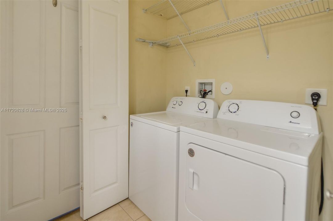 For Sale: $330,000 (2 beds, 2 baths, 1146 Square Feet)