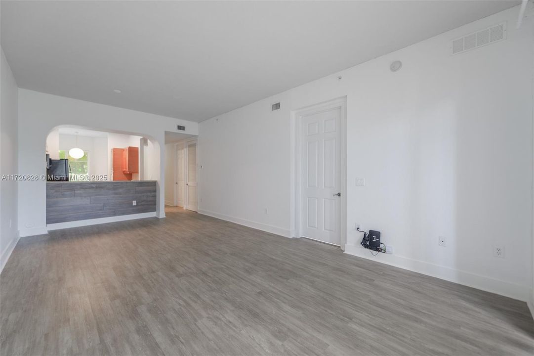 For Sale: $330,000 (2 beds, 2 baths, 1146 Square Feet)