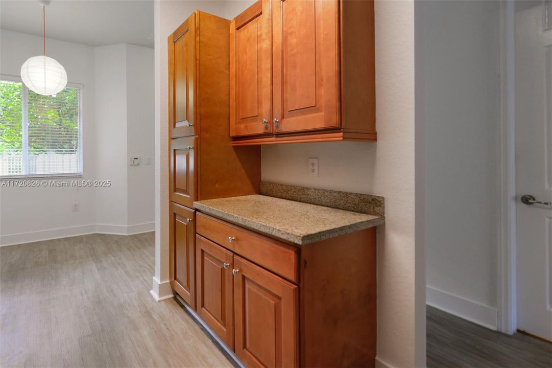 For Sale: $330,000 (2 beds, 2 baths, 1146 Square Feet)