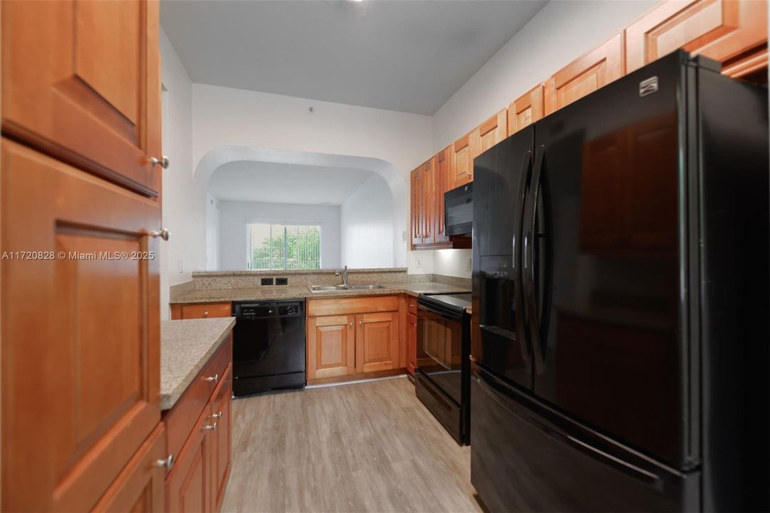 For Sale: $330,000 (2 beds, 2 baths, 1146 Square Feet)