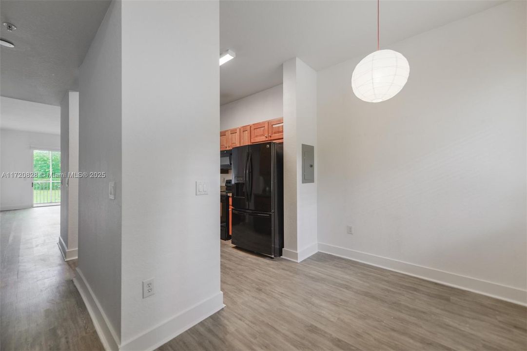 For Sale: $330,000 (2 beds, 2 baths, 1146 Square Feet)