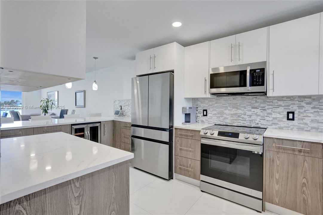 For Sale: $775,000 (2 beds, 2 baths, 1330 Square Feet)