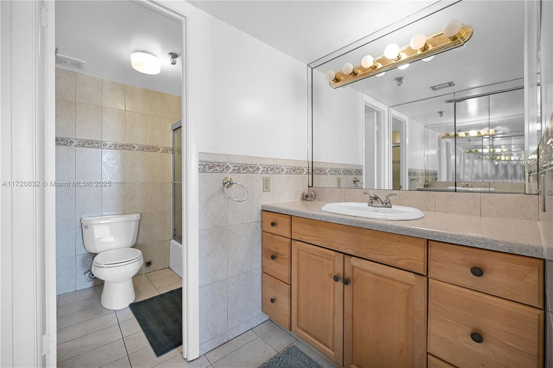 For Sale: $460,000 (2 beds, 1 baths, 1071 Square Feet)