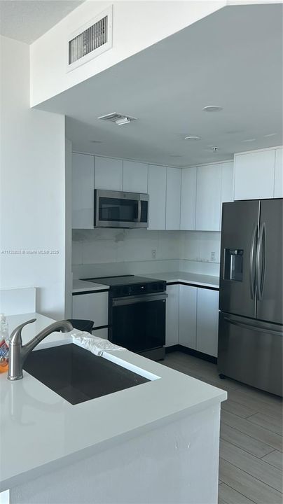 For Rent: $3,300 (2 beds, 2 baths, 1251 Square Feet)