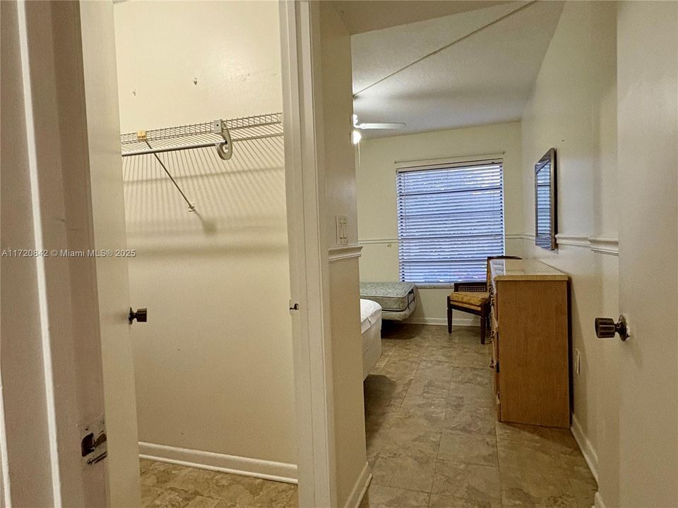 For Sale: $300,000 (2 beds, 2 baths, 1170 Square Feet)