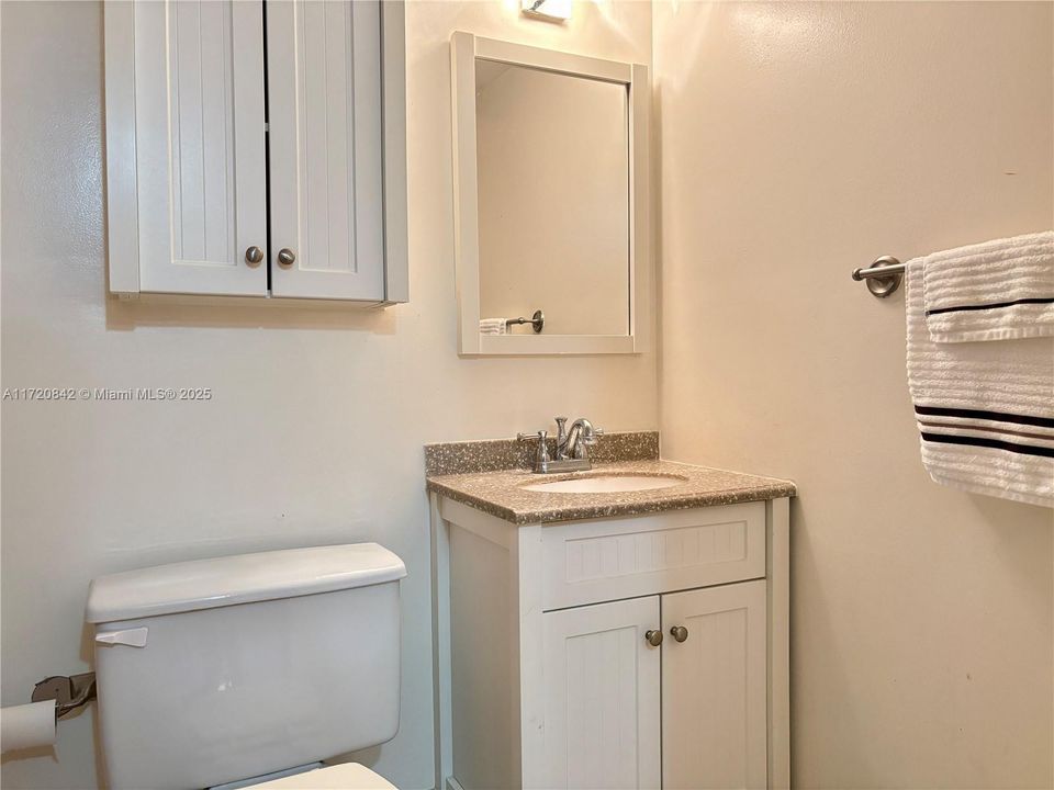 For Sale: $300,000 (2 beds, 2 baths, 1170 Square Feet)