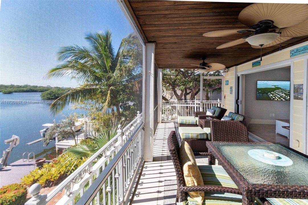 Vendido Recientemente: $2,350,000 (4 camas, 3 baños, 2252 Pies cuadrados)