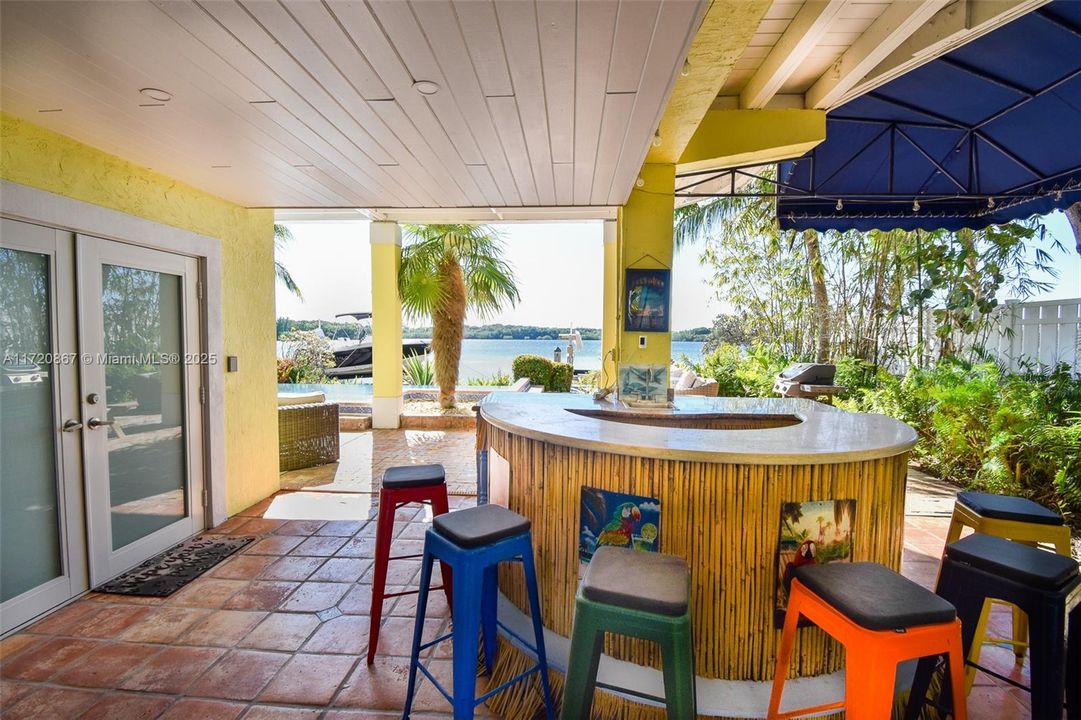 Vendido Recientemente: $2,350,000 (4 camas, 3 baños, 2252 Pies cuadrados)