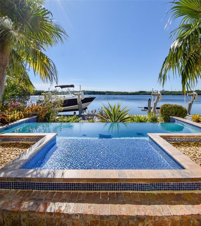 Vendido Recientemente: $2,350,000 (4 camas, 3 baños, 2252 Pies cuadrados)