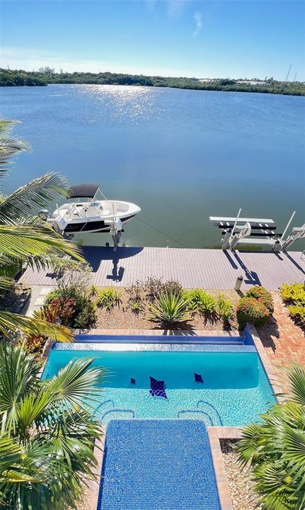 Vendido Recientemente: $2,350,000 (4 camas, 3 baños, 2252 Pies cuadrados)