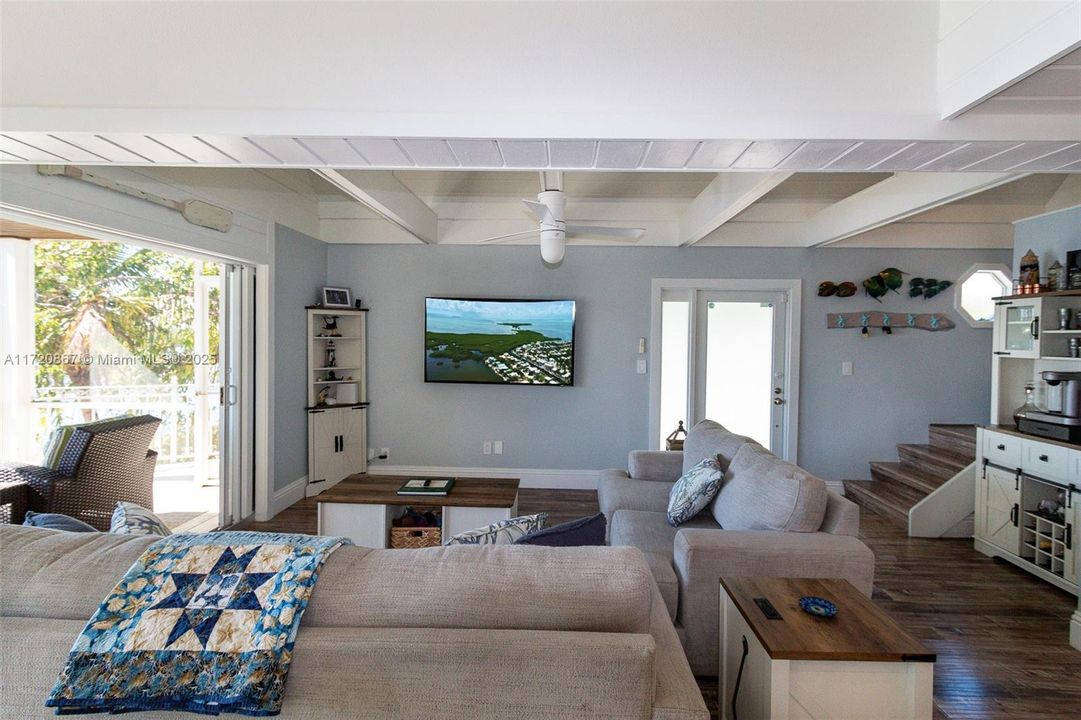 Vendido Recientemente: $2,350,000 (4 camas, 3 baños, 2252 Pies cuadrados)