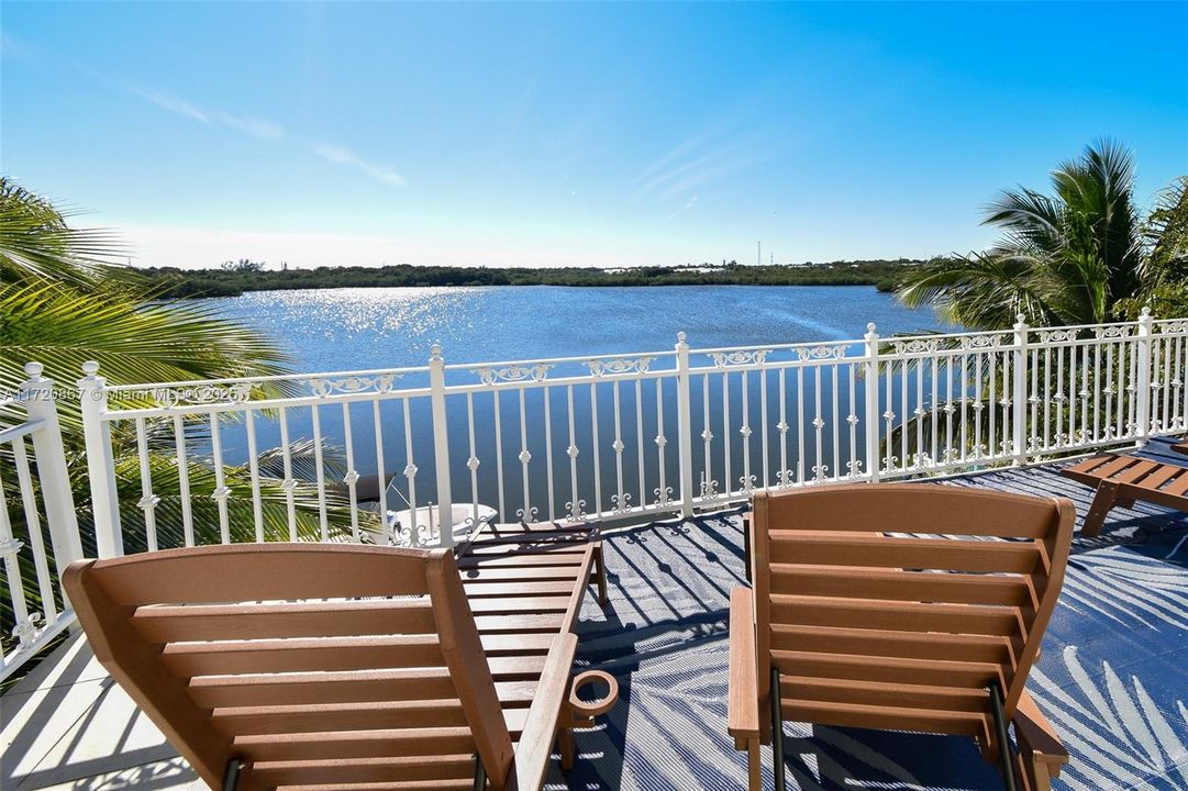 Vendido Recientemente: $2,350,000 (4 camas, 3 baños, 2252 Pies cuadrados)