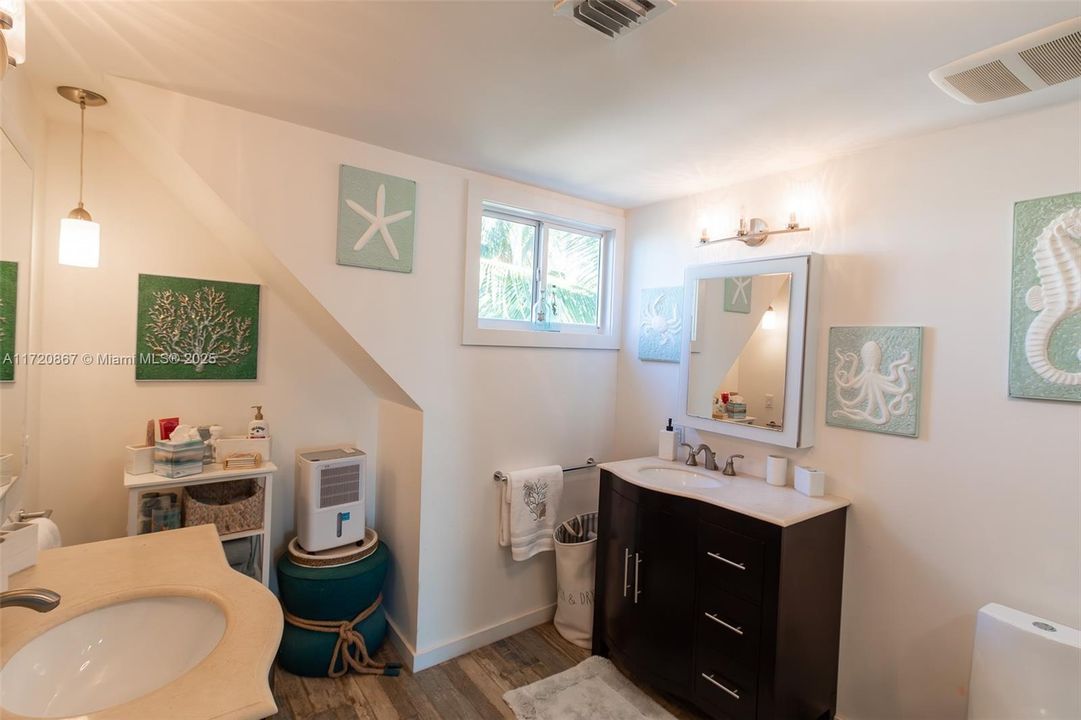 Vendido Recientemente: $2,350,000 (4 camas, 3 baños, 2252 Pies cuadrados)