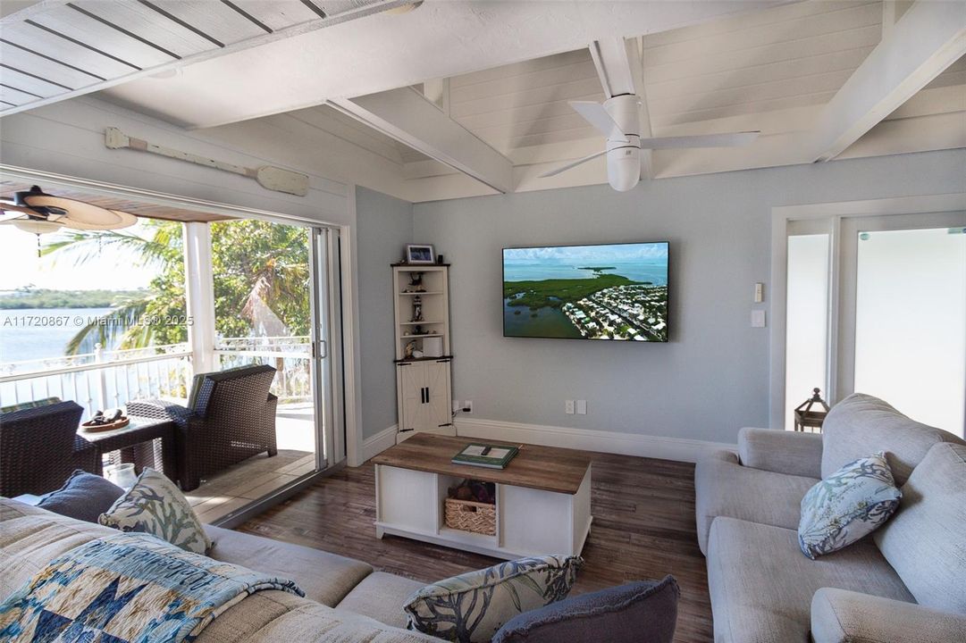 Vendido Recientemente: $2,350,000 (4 camas, 3 baños, 2252 Pies cuadrados)