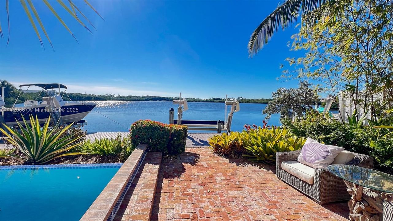 Vendido Recientemente: $2,350,000 (4 camas, 3 baños, 2252 Pies cuadrados)