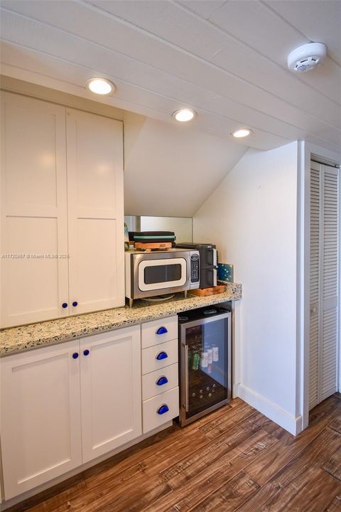 Vendido Recientemente: $2,350,000 (4 camas, 3 baños, 2252 Pies cuadrados)