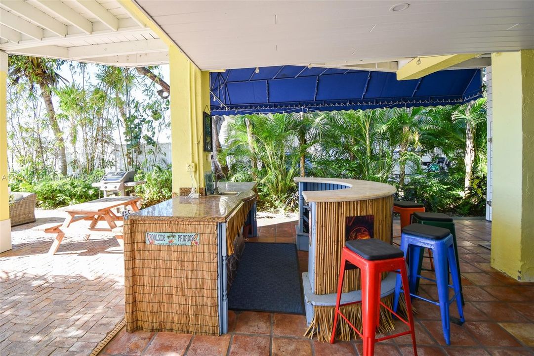 Vendido Recientemente: $2,350,000 (4 camas, 3 baños, 2252 Pies cuadrados)