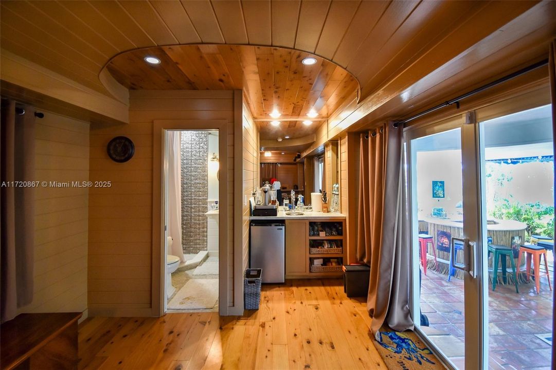 Vendido Recientemente: $2,350,000 (4 camas, 3 baños, 2252 Pies cuadrados)