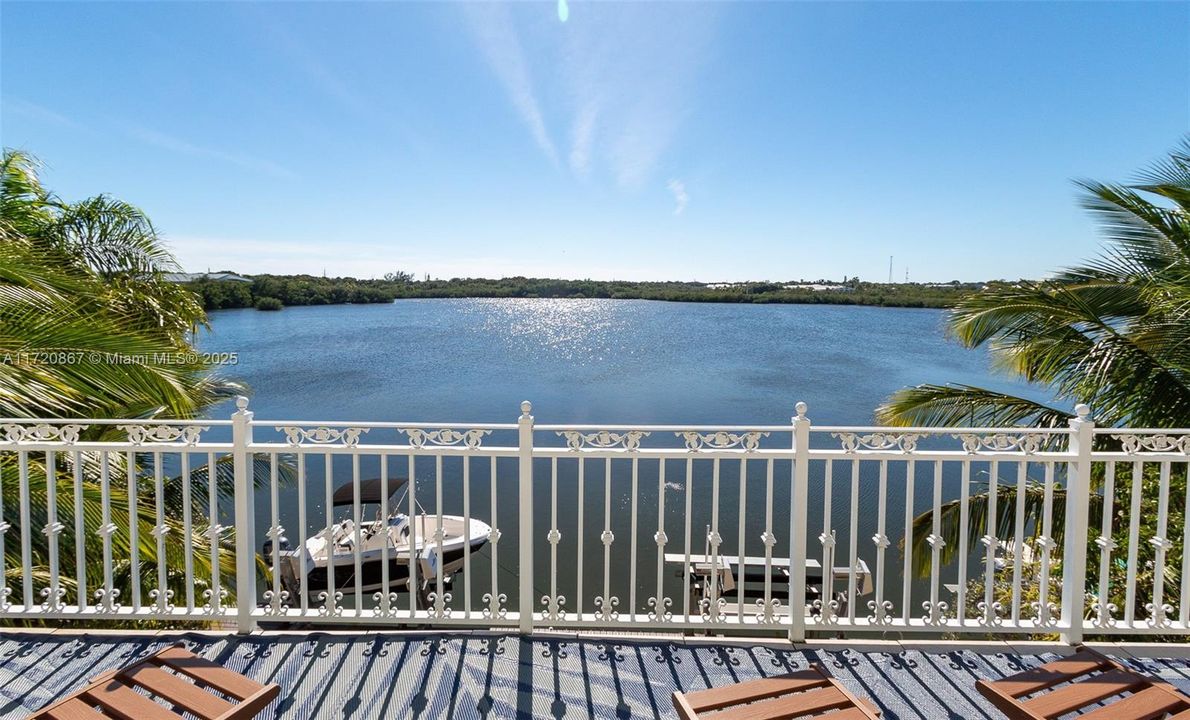 Vendido Recientemente: $2,350,000 (4 camas, 3 baños, 2252 Pies cuadrados)