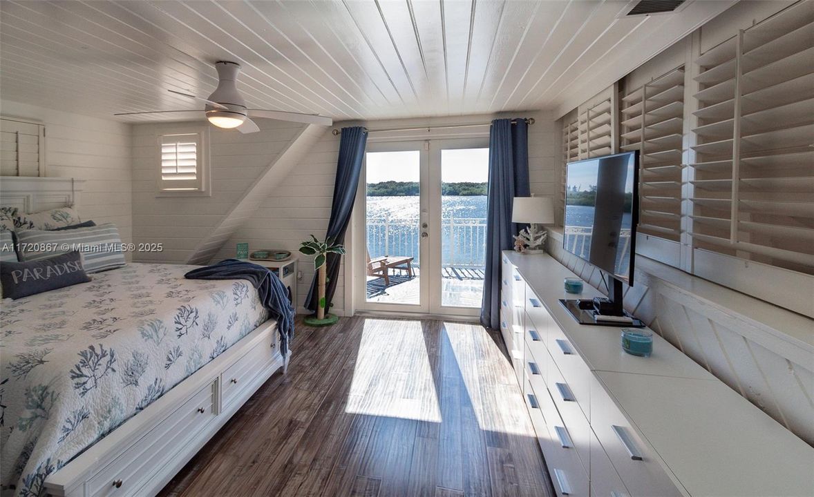 Vendido Recientemente: $2,350,000 (4 camas, 3 baños, 2252 Pies cuadrados)