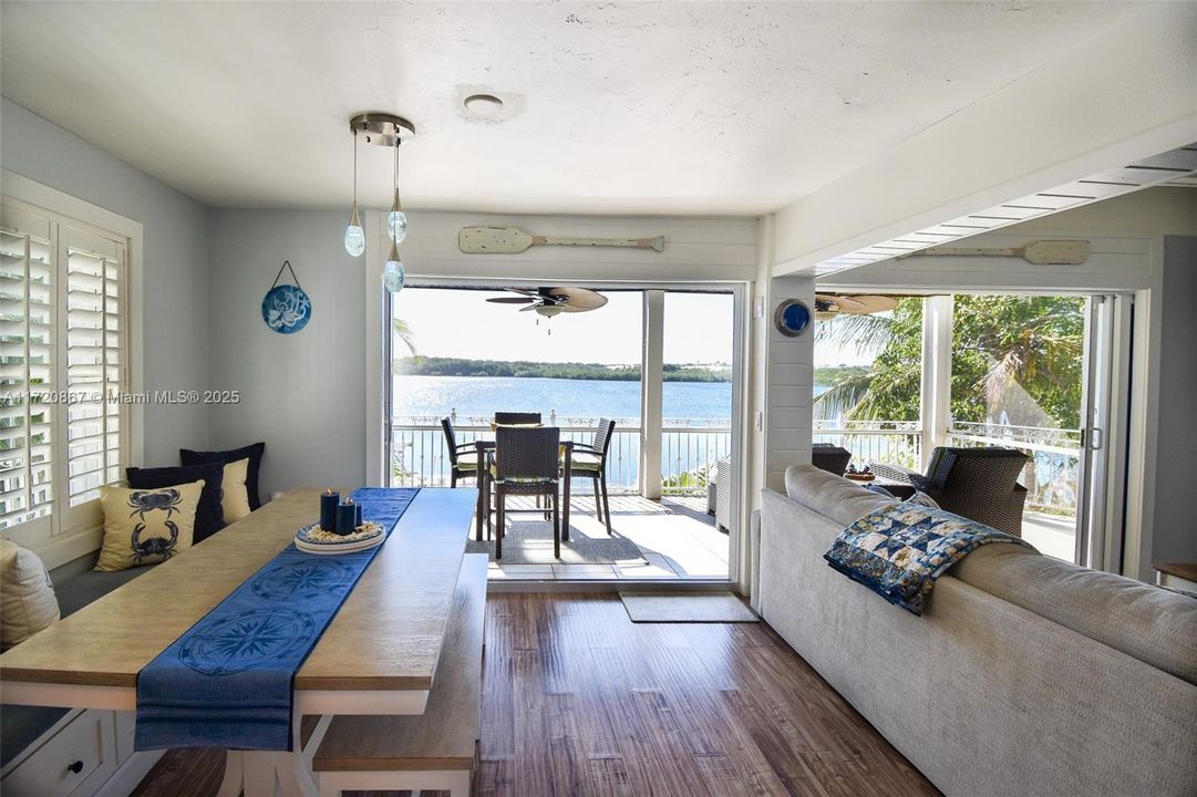 Vendido Recientemente: $2,350,000 (4 camas, 3 baños, 2252 Pies cuadrados)