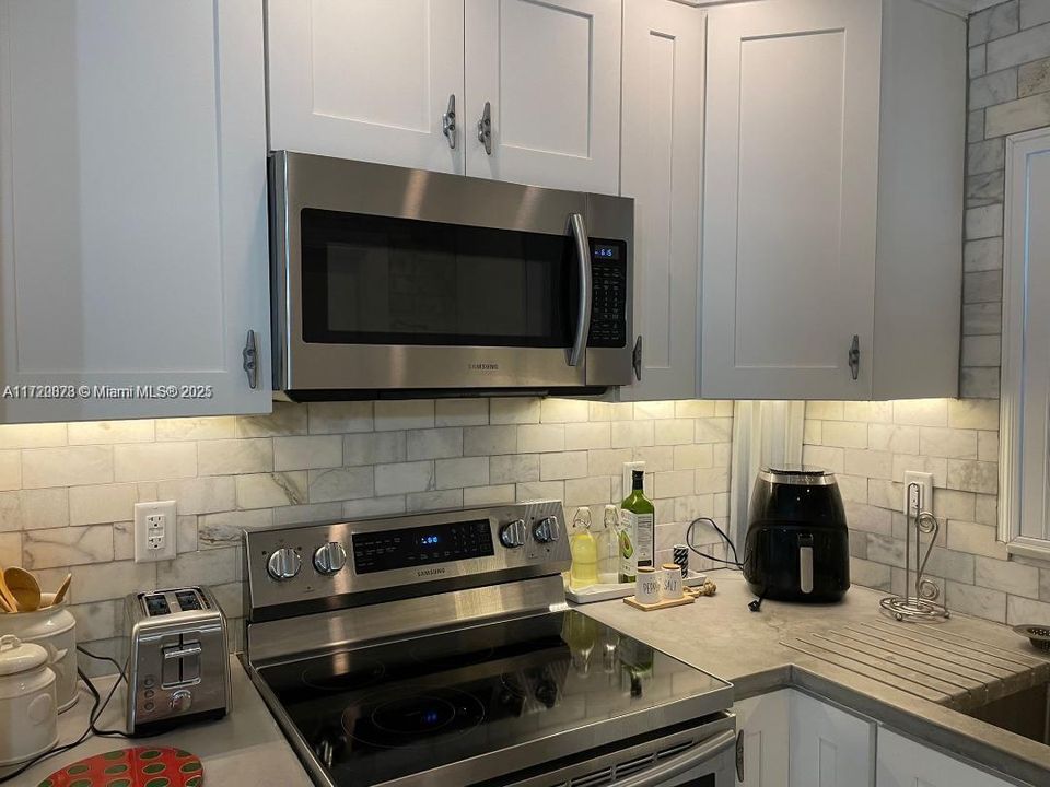 For Rent: $2,600 (2 beds, 2 baths, 970 Square Feet)