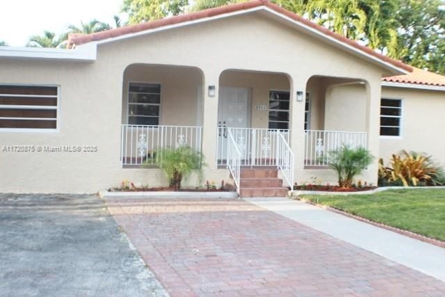 For Rent: $4,100 (3 beds, 2 baths, 1703 Square Feet)