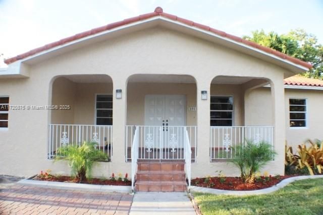 For Rent: $4,100 (3 beds, 2 baths, 1703 Square Feet)