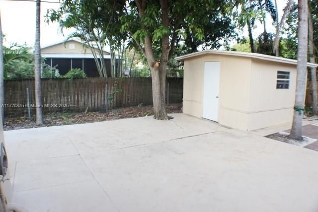 For Rent: $4,100 (3 beds, 2 baths, 1703 Square Feet)