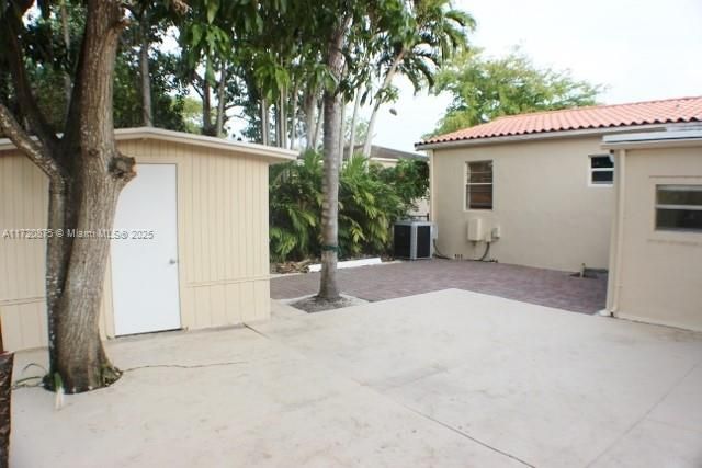 For Rent: $4,100 (3 beds, 2 baths, 1703 Square Feet)