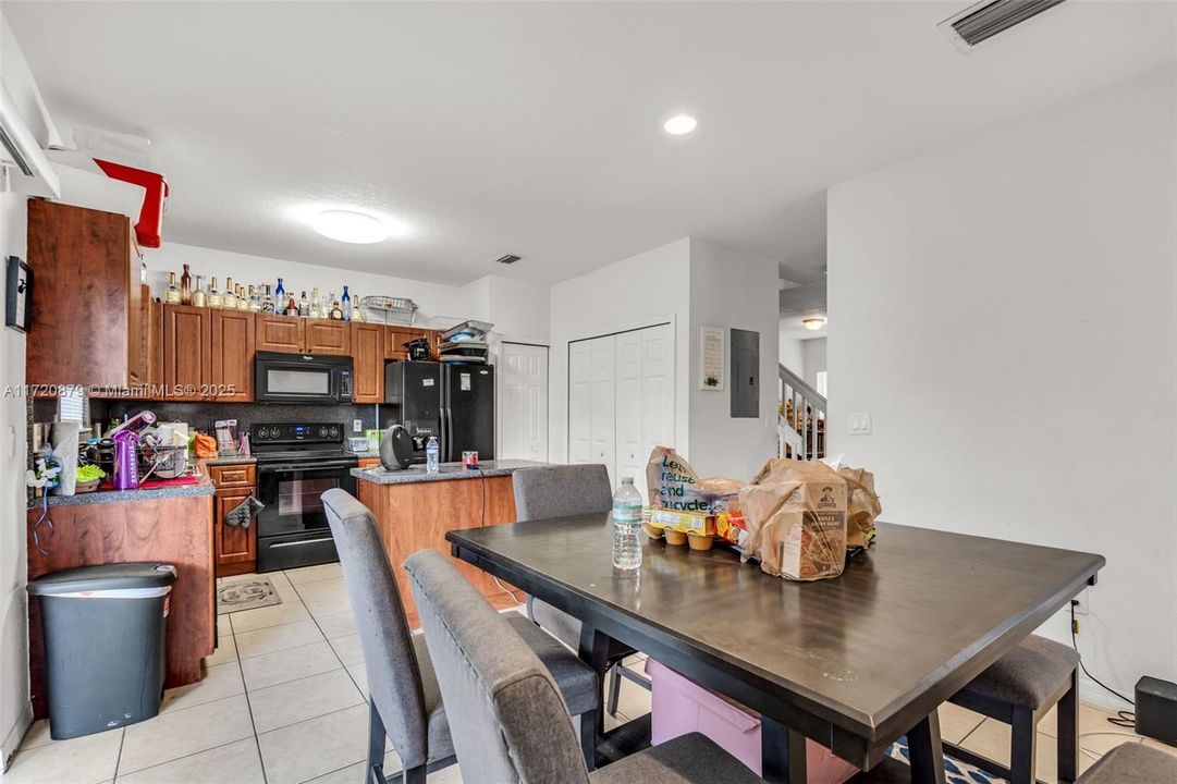 For Sale: $340,000 (3 beds, 2 baths, 1518 Square Feet)