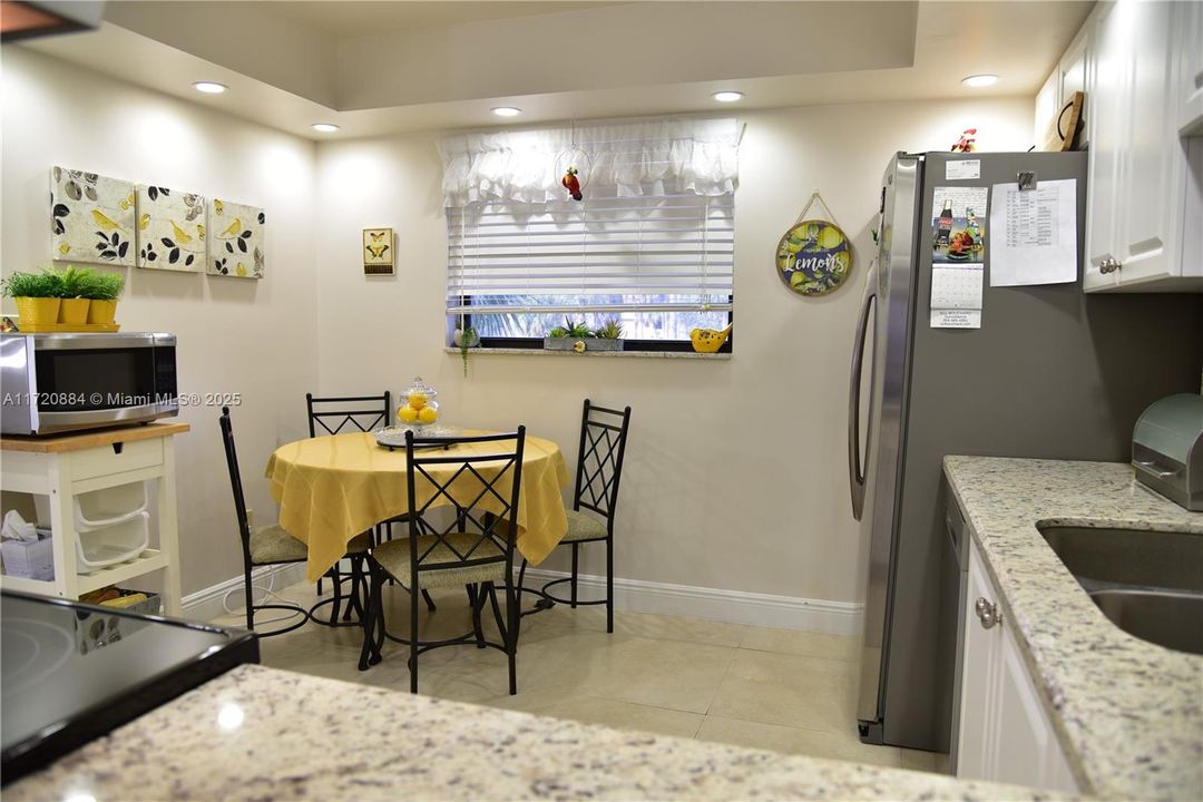 For Sale: $190,000 (2 beds, 2 baths, 1350 Square Feet)