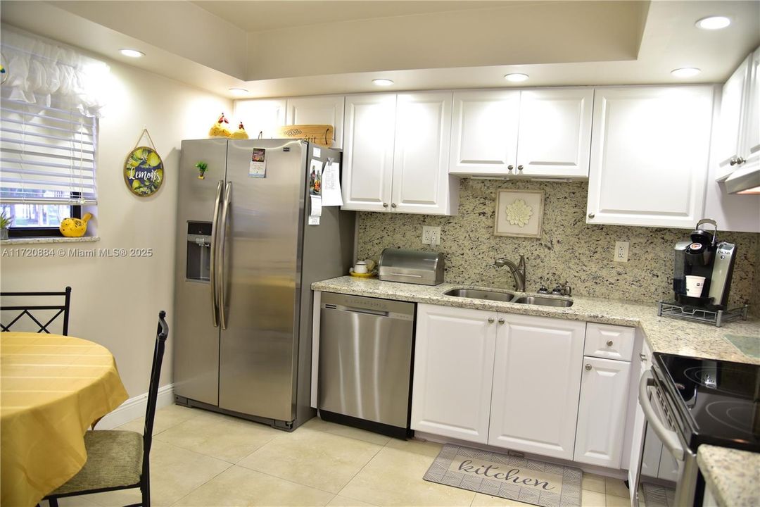 For Sale: $190,000 (2 beds, 2 baths, 1350 Square Feet)