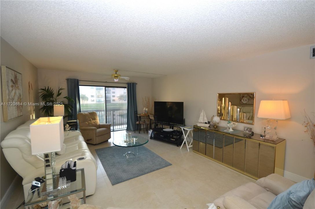 For Sale: $190,000 (2 beds, 2 baths, 1350 Square Feet)