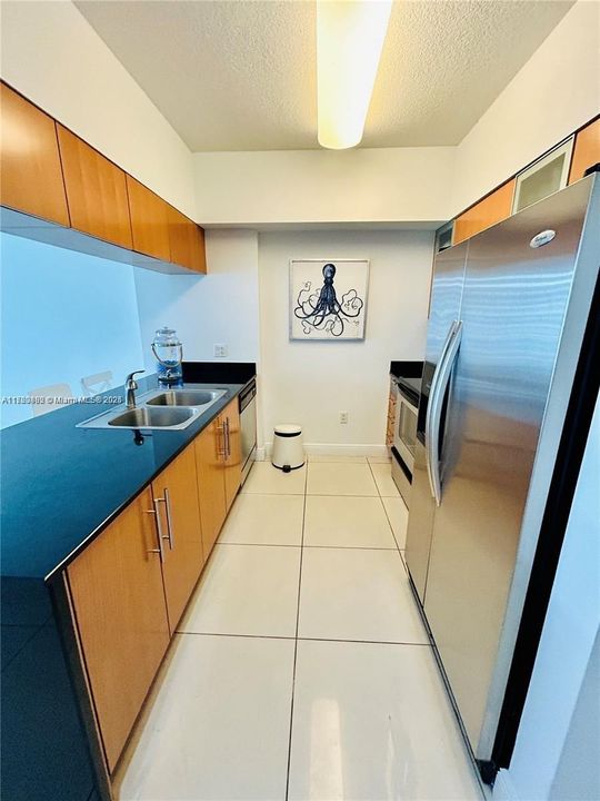 For Sale: $420,000 (1 beds, 1 baths, 825 Square Feet)