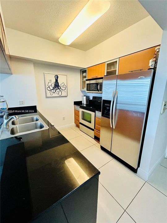 For Sale: $420,000 (1 beds, 1 baths, 825 Square Feet)