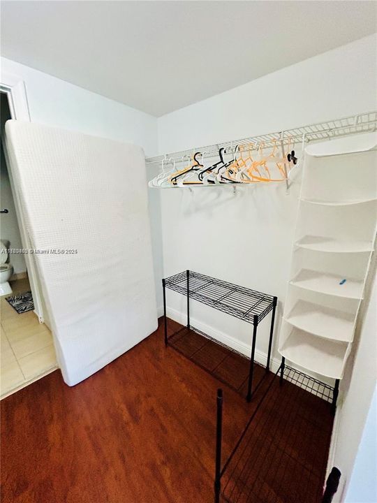 For Sale: $420,000 (1 beds, 1 baths, 825 Square Feet)