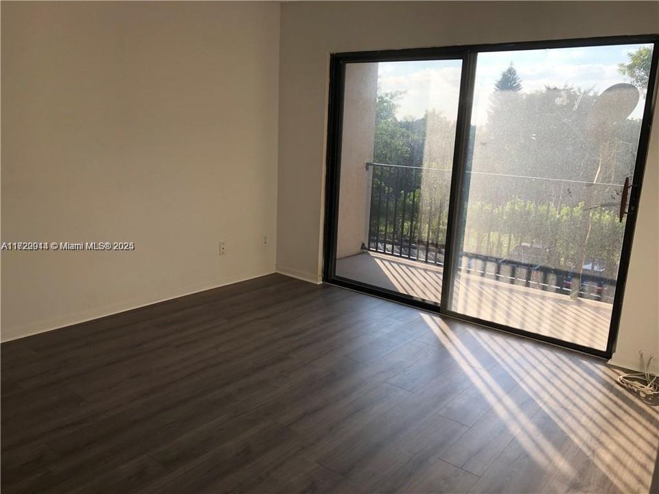 For Rent: $2,300 (3 beds, 2 baths, 1273 Square Feet)